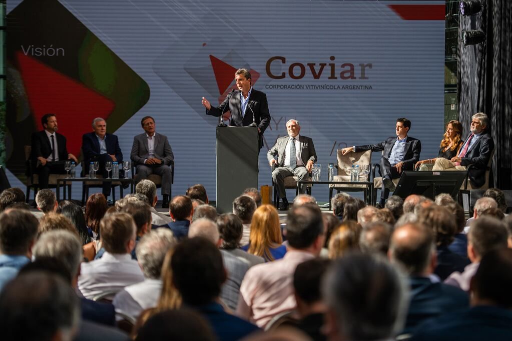 El ministro de Economía, Sergio Massa, anunciando el dólar "malbec" el sábado pasado en Mendoza.