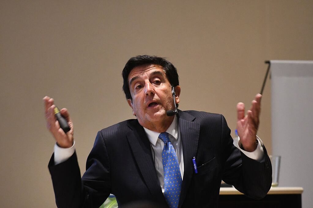 El economista Carlos Melconian en el pre-congreso anual del Instituto Argentino de Ejecutivos de Finanzas en la Bolsa de Comercio en la Ciudad de Mendoza.Foto:José Gutierrez / Los Andes  