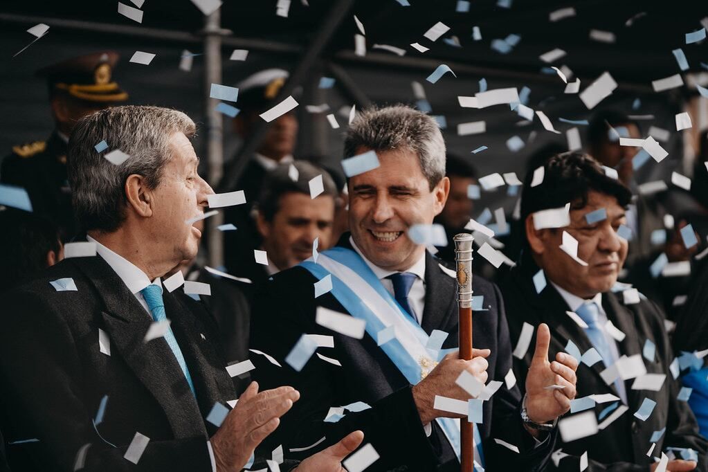 El gobernador Uñac en el desfile por el 9 de julio en Zonda.