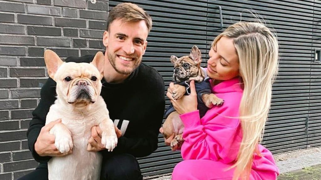 Nico Tagliafico con Caro Calvagni. / Instagram