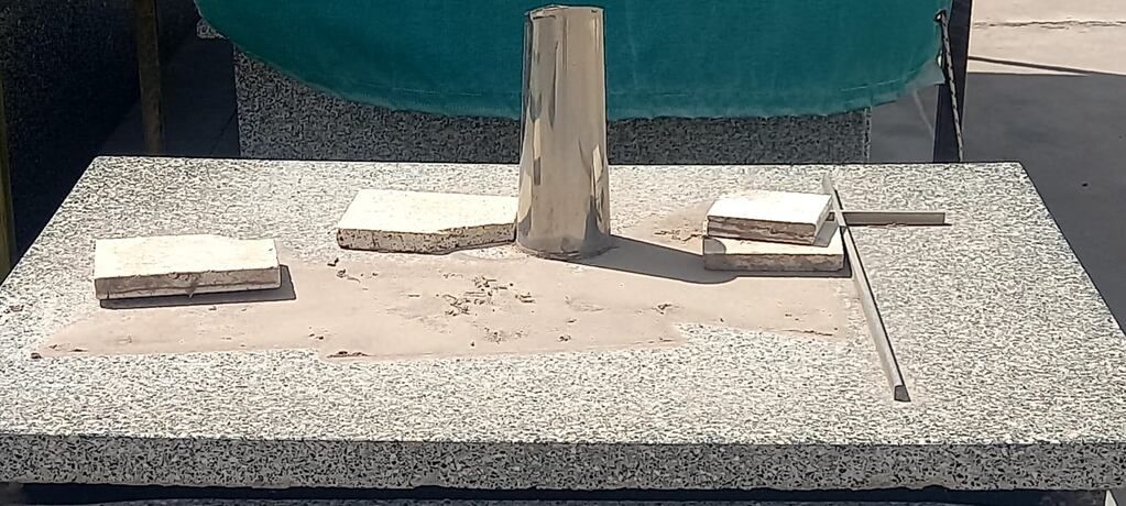 Angustiante: fueron al cementerio a visitar a sus madres en su día y encontraron que habían robado hasta las fotos. Foto: Gentileza