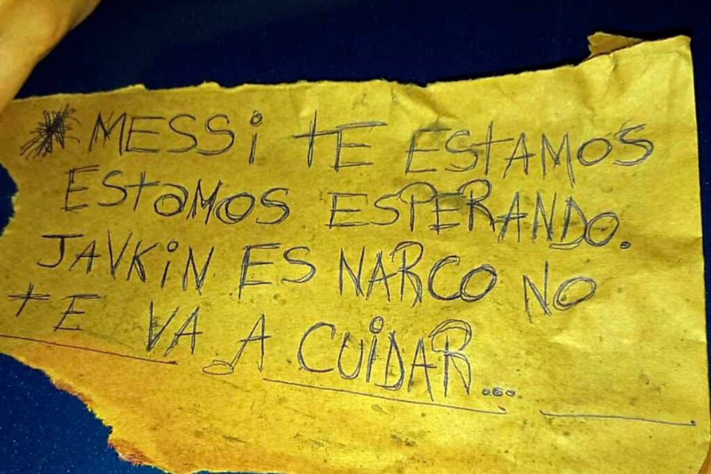 Un supermercado que pertenece a la familia de Antonela Roccuzzo, la esposa de Lionel Messi, fue baleado esta madrugada en la ciudad santafesina de Rosario por delincuentes que además dejaron una nota intimidatoria, informaron fuentes policiales. (Télam)