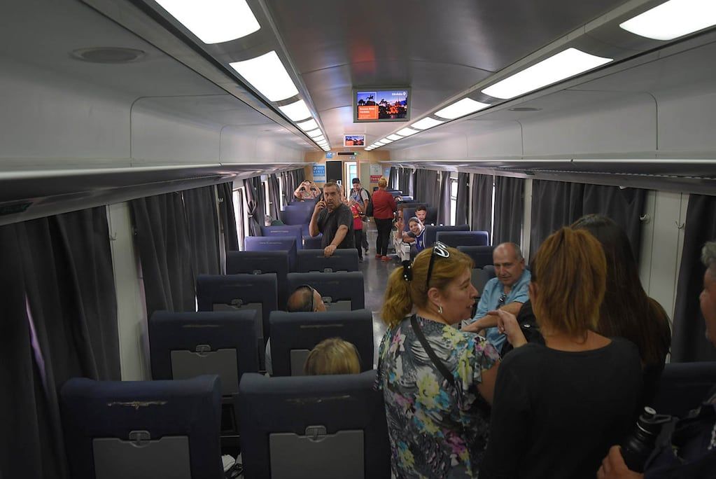 El presidente de la Nación Alberto Fernández junto al ministro de economía y el gobernador Rodolfo Suárez estuvieron presentes en la segunda llegada del tren de pasajeros a Palmira Foto: Claudio Gutiérrez Los Andes