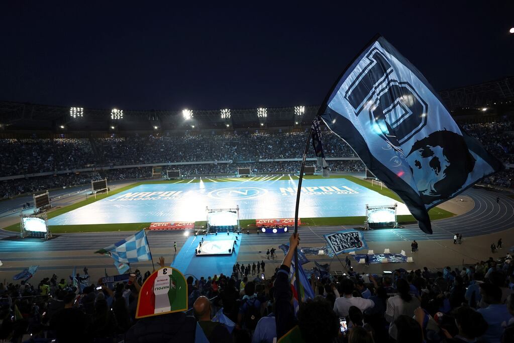El estadio Diego Armando Maradona, del Napoli, en la celebración de nuevo título. (AP).