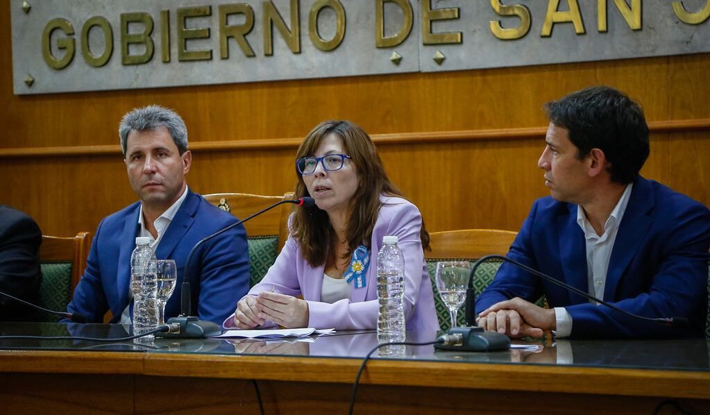 Uñac, la presidenta del Nación Silvina Batakis y el ministro de Producción Ariel Lucero.