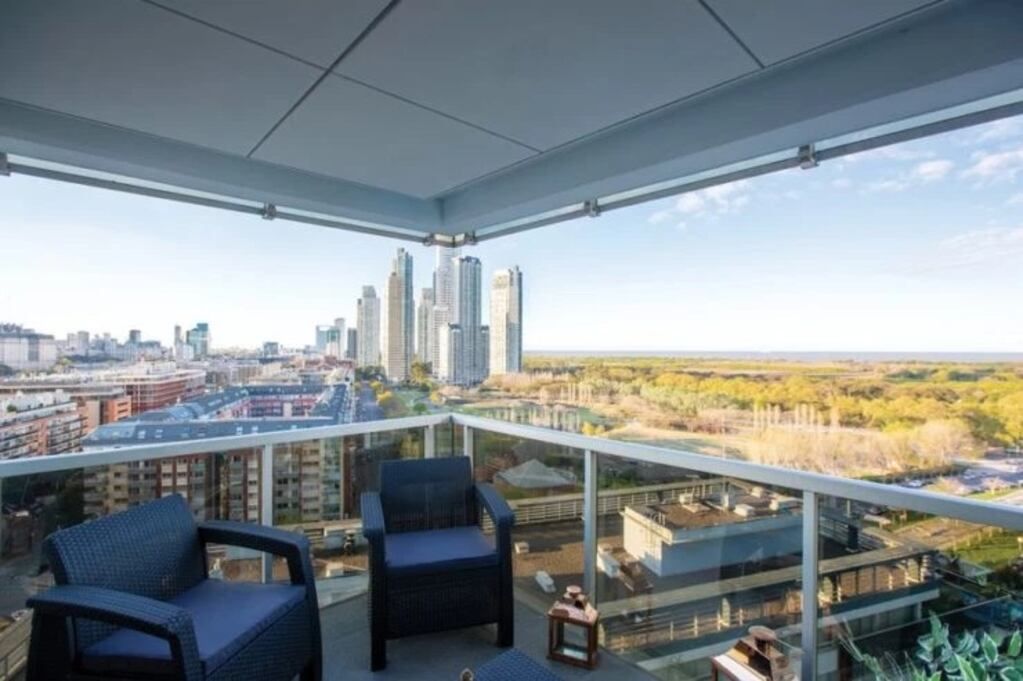 La modelo vive un piso 43 con su esposo e hija y tiene un decorado que es una maravilla.