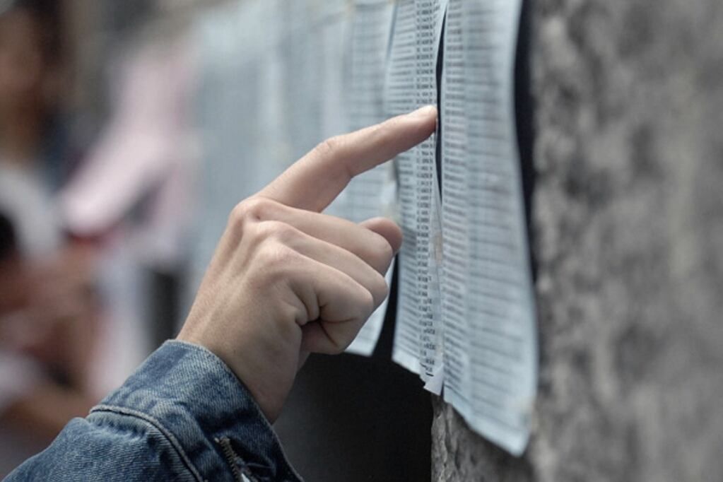 El lugar de votación de cada ciudadano está en el padrón. Si hay un error con el domicilio y la escuela asignada está muy lejos, tienen que ir a sufragar igual y antes de la próxima elección pedir una corrección.