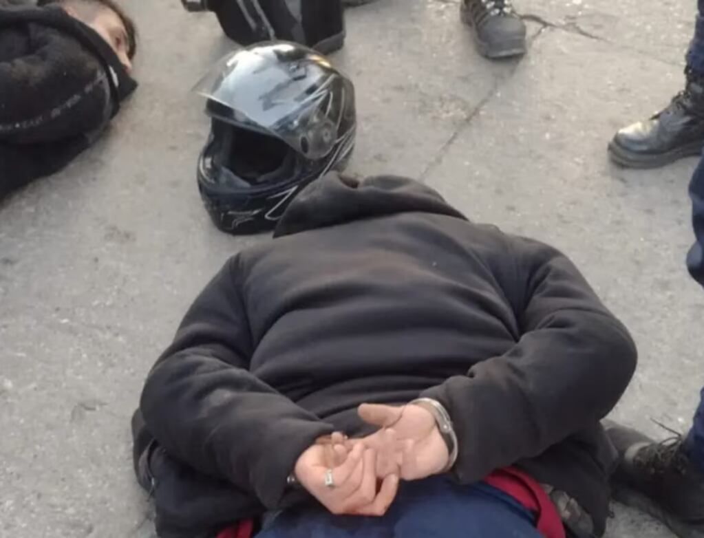 Los delincuentes fueron apresados luego de cometer varios asaltos en la mañana de este domingo electivo. Foto: Policía de Córdoba