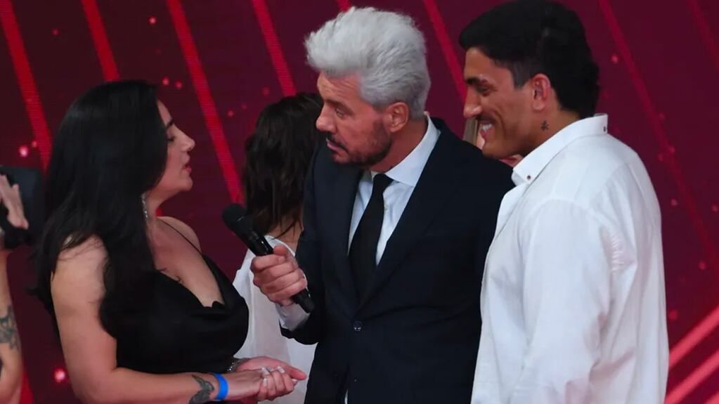 Tomás Holder junto a Marcelo Tinelli y Gisela Gordillo, su mamá.