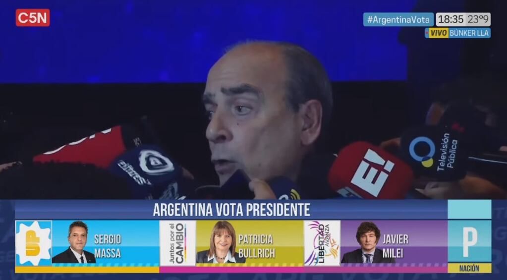 Guillermo Francos, asesor de Javier Milei, en el búnker de LLA (Captura C5N)