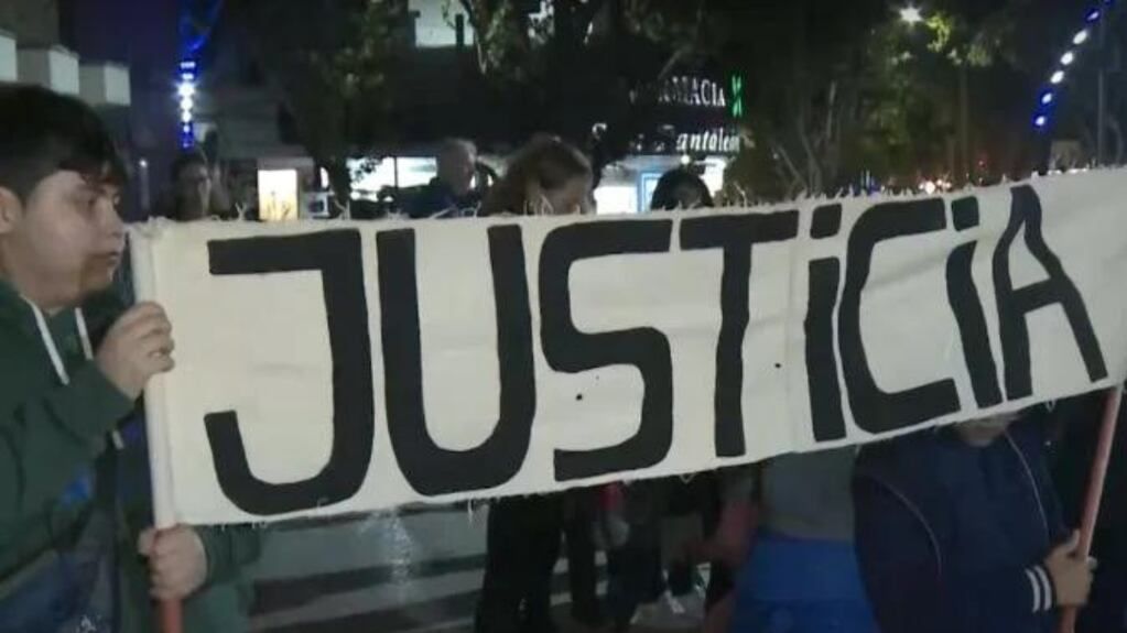 Estudiantes y padres del colegio Luján se manifestaron para pedir Justicia