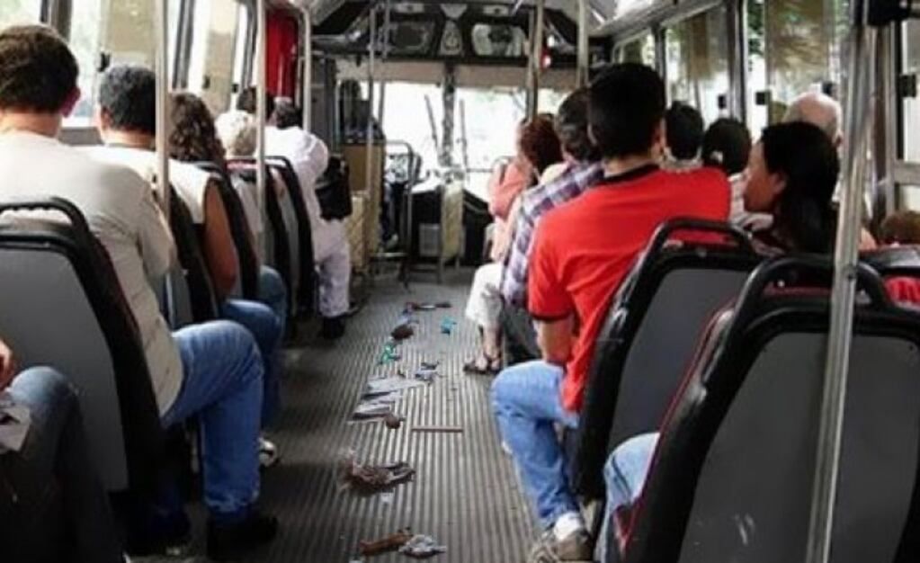 Una mujer con discapacidad fue robada en un colectivo. Foto ilustrativa