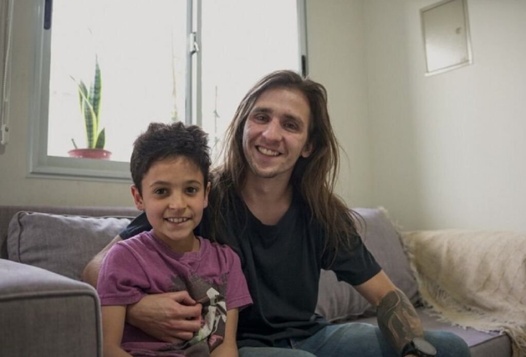 Mateo Rodríguez, la voz de "Hola, Juan Carlos", y su primo Mauricio Reinoso - Gentileza / Diario Huarpe