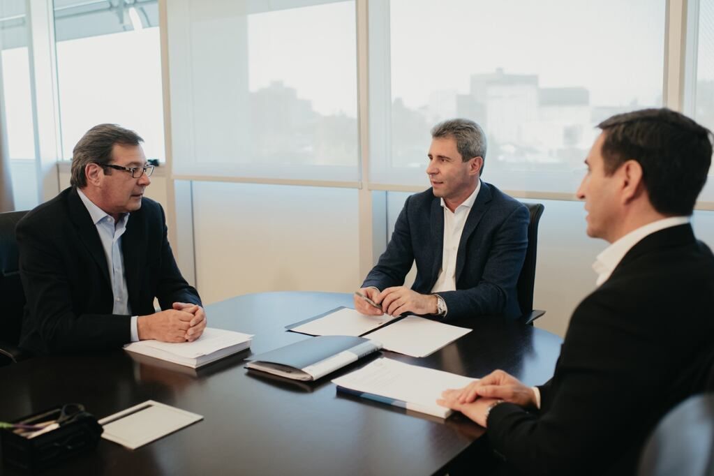 El gobernador Sergio Uñac con el candidato Rubén Uñac y el candidato a vice, Cristian Andino.