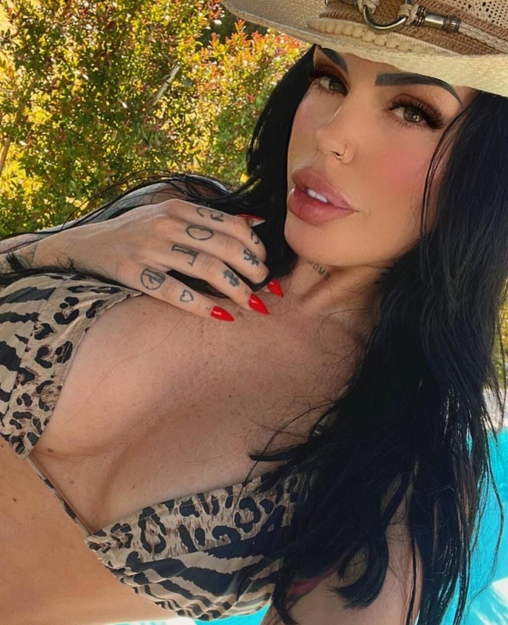 Sofía Clerici en microbikini animal print