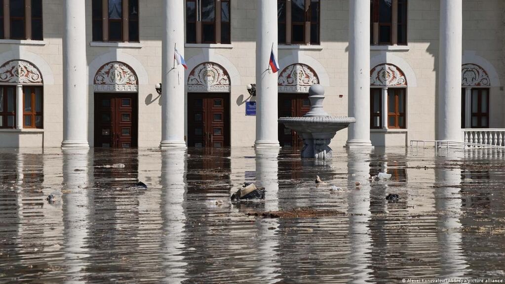 Imagen de las inundaciones en Nova Kajovka, divulgadas por la agencia rusa TASS.