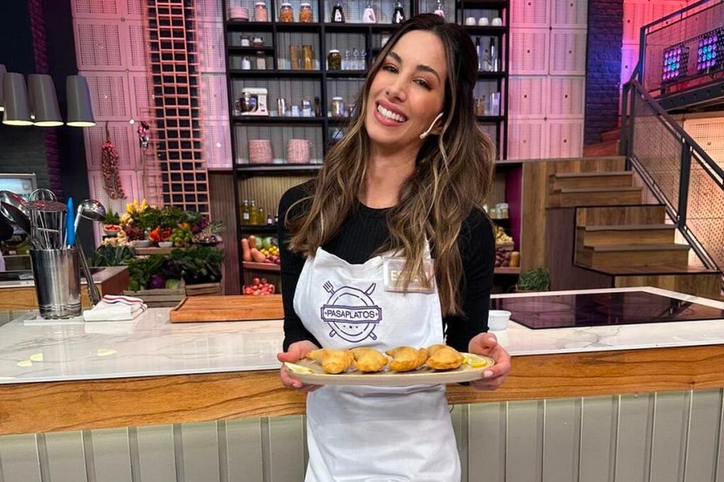 Estefi Berardi con las empanadas que cocinó en su debut en "Pasaplatos Famosos 2". (Foto: Instagram)