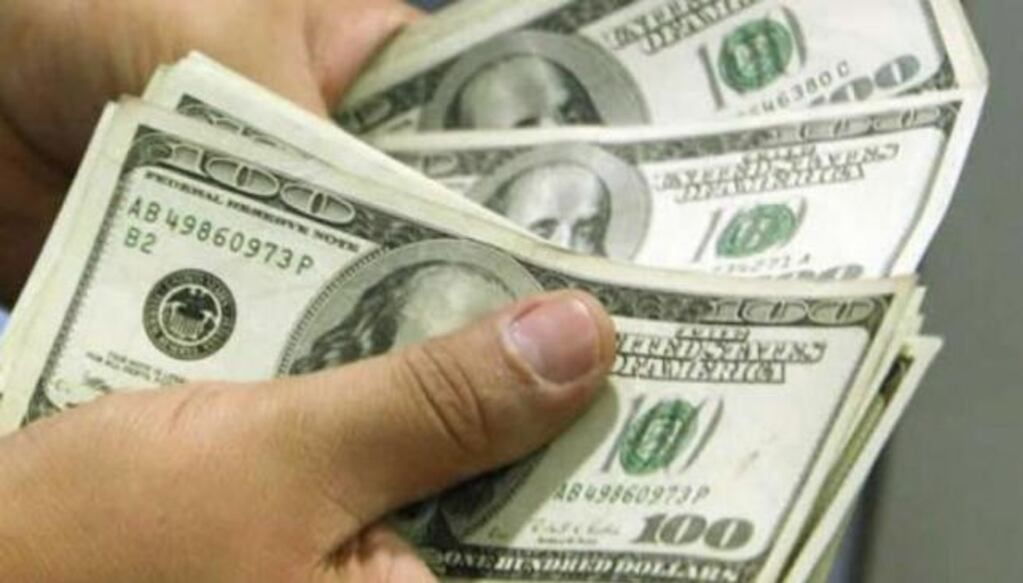 DÓLAR. Con la estabilidad del tipo de cambio y las elevadas tasas de interés en pesos, cada vez son más las empresas que buscan financiamiento en dólares. (LaVoz/Archivo)