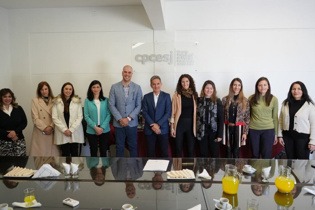 Las autoridades del Consejo con directivos de Josemaría.