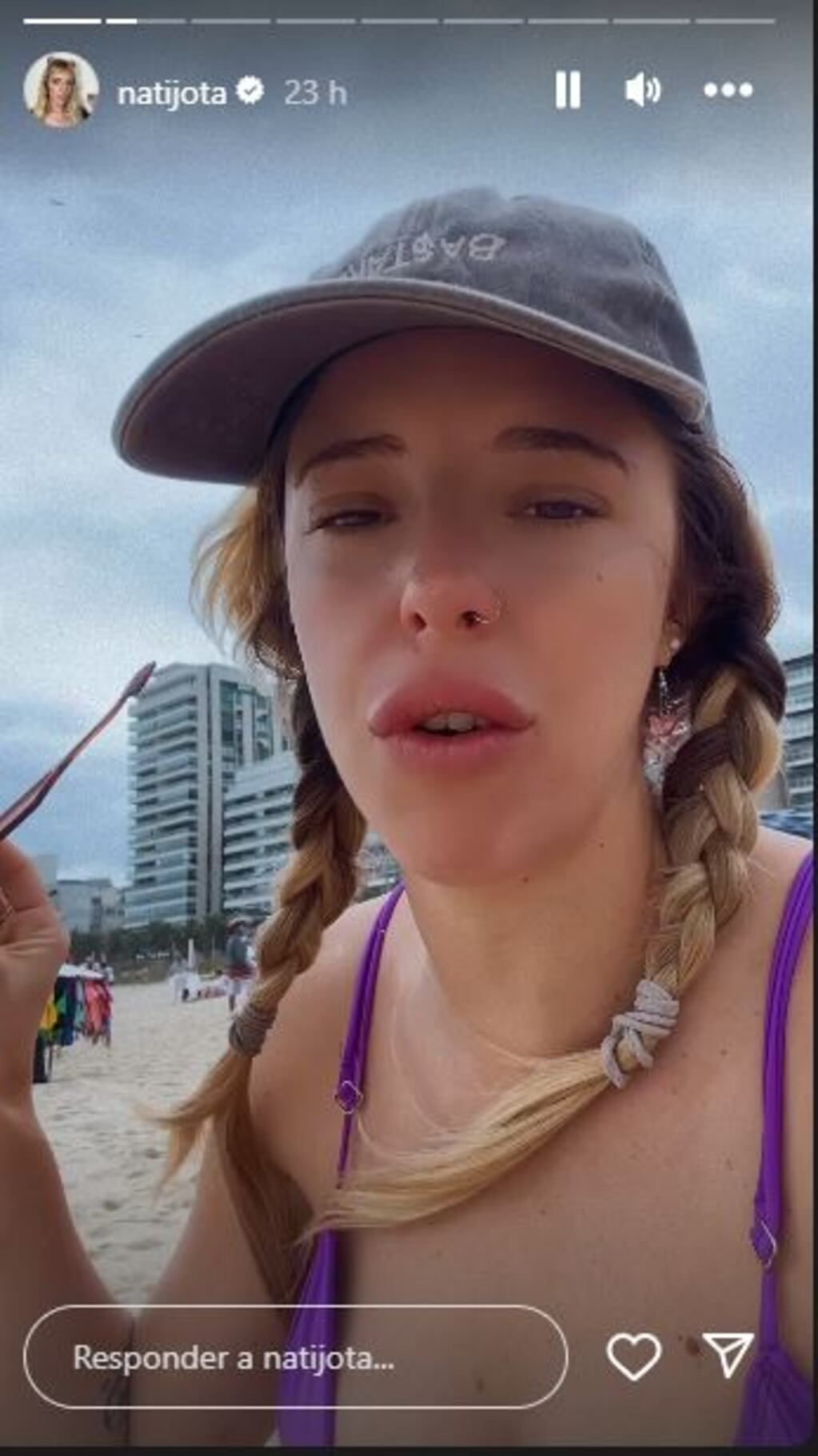 La periodista lució un traje de baño ideal para los días de calor.