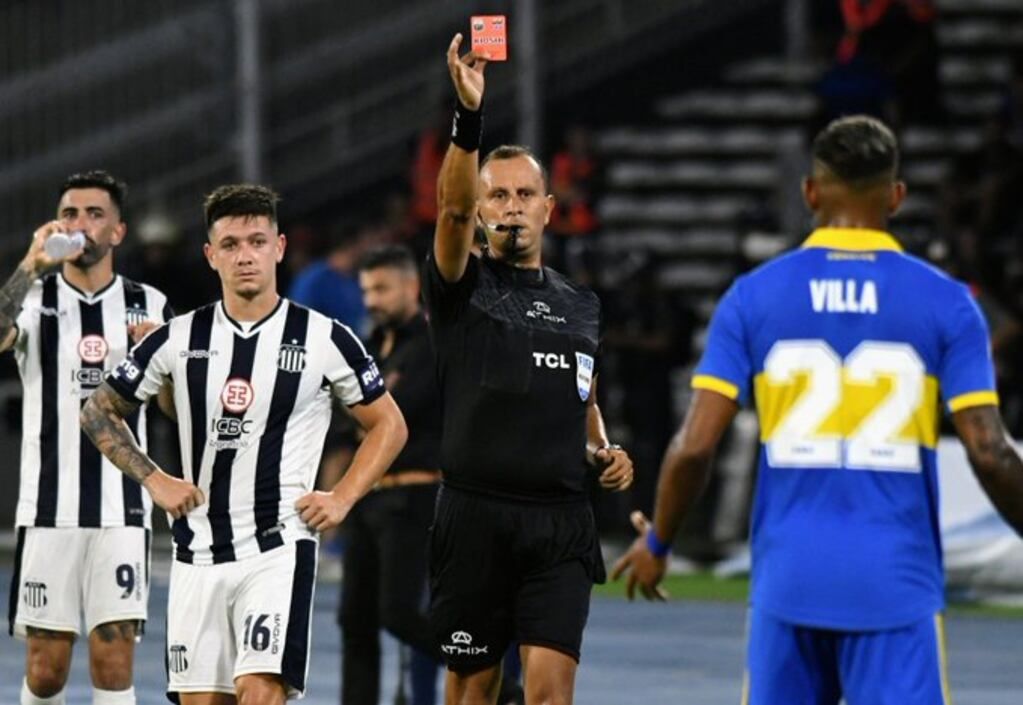 Roja para Sebastián Villa. Y un Boca que quedó muy expuesto ante Talleres.