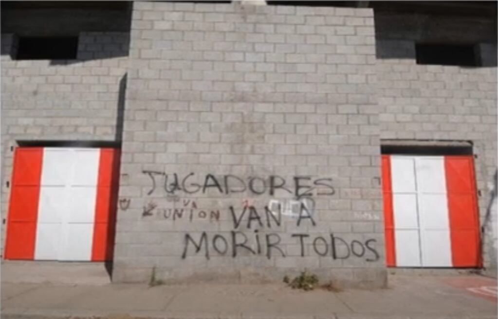Las pintadas hacia los dirigentes y jugadores de Unión