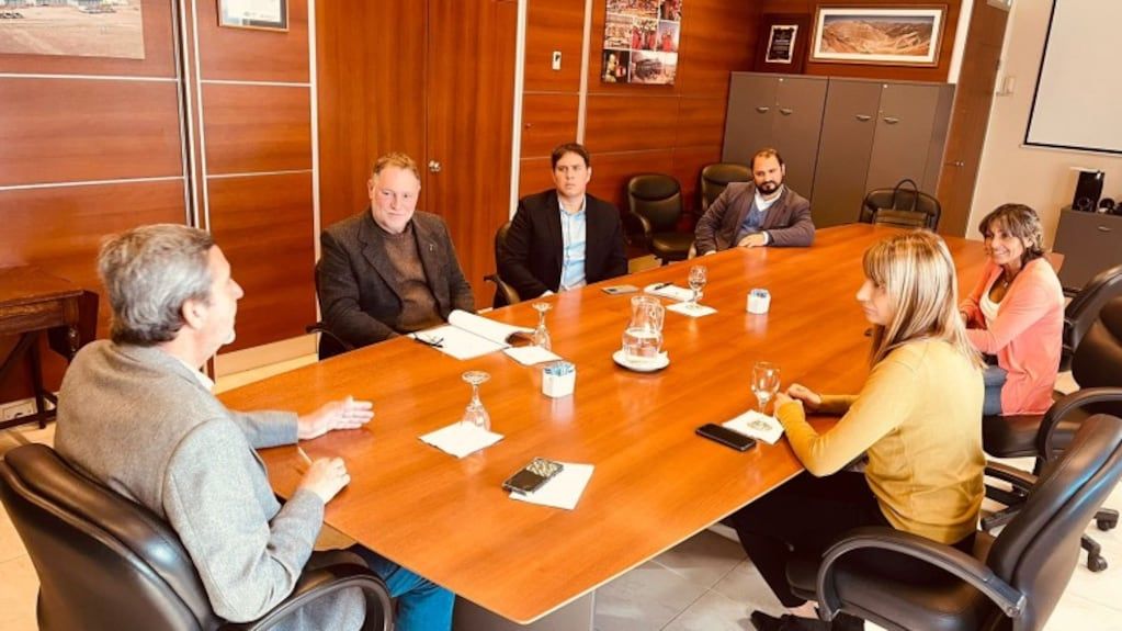 El ministro Astudillo con los empresarios.