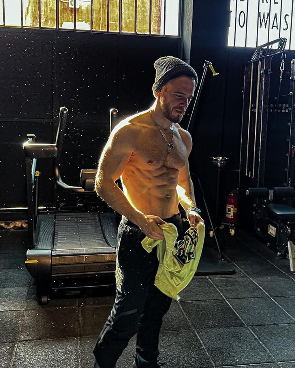 Kerem Bürsin es uno de los actores más codiciados del momento y de los más influyentes en redes sociales.