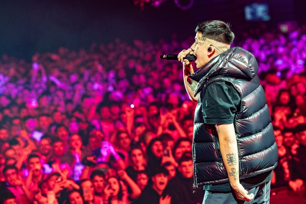 Duki en Madrid. El músico giró por Estados Unidos y ahora recorre las principales ciudad de España. (Prensa Duki/Guido Adler).