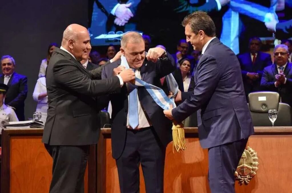 El candidato oficialista participó del acto de asunción del gobernador Osvaldo Jaldo. Gentileza: Twitter @JuanManzurOK.