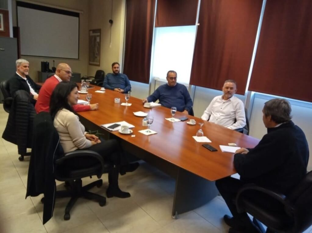 El ministro de Minería de San Juan, Ing. Carlos Astudillo, recibió a las autoridades de la empresa Mineros S.A. y ERIS LLC por la mina Gualcamayo. Gentileza: Gobierno de San Juan