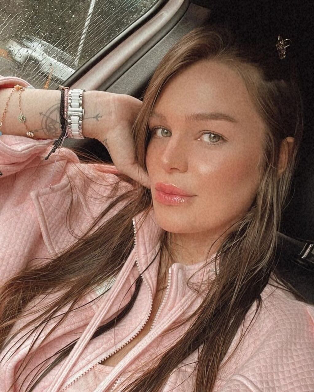 La hermana mayor de Karol G tiene gran éxito en redes sociales