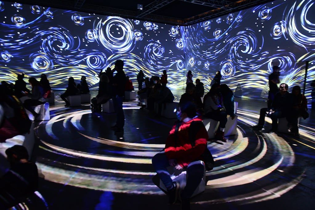 “Van Gogh, el sueño inmersivo” en Córdoba. La muestra que retoma la obra del pintor Vincent Van Gogh en plan multimedia ocupa cerca de 700 metros cuadrados en el Centro de Convenciones. (José Gabriel Hernández / La Voz)