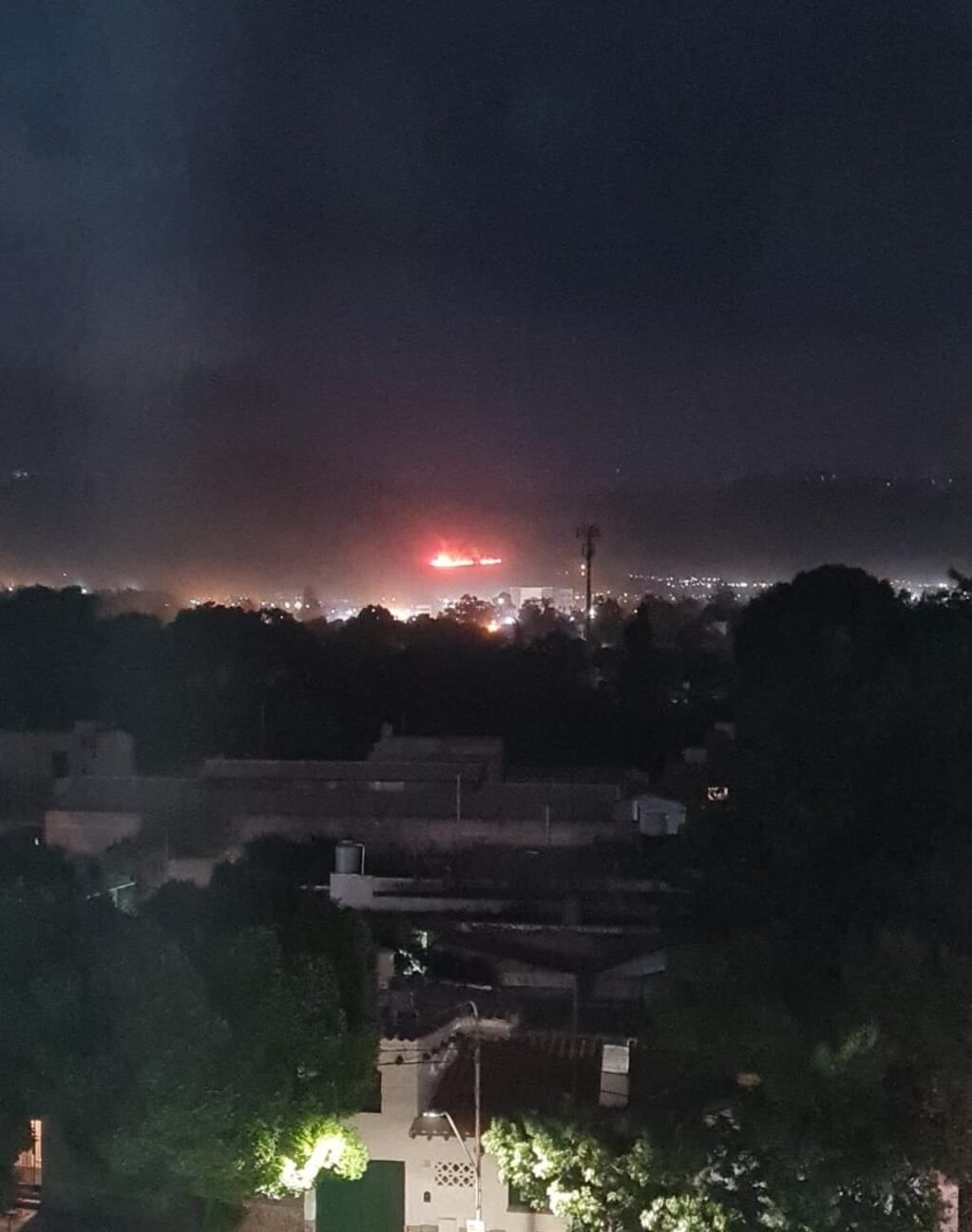 Fuego en el pedemonte.