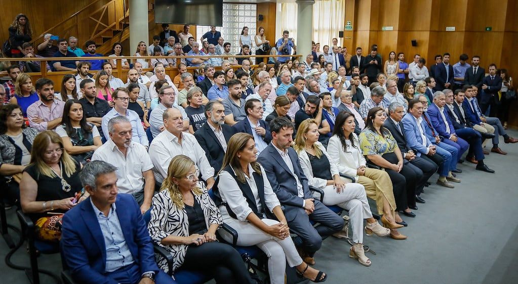 Funcionarios nacionales y empresarios de San Juan.