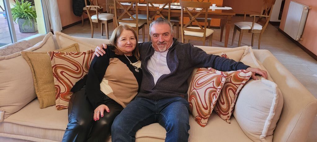 Raúl junto a su esposa