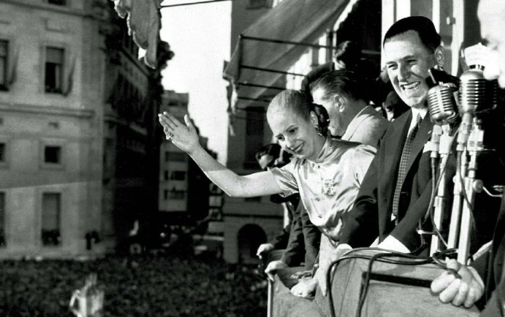 Juan Domingo Perón conoció a Eva María Duarte en la gala solidaria del 22 de enero de 1944, con la finalidad de ayudar a los damnificados del terremoto en San Juan. 