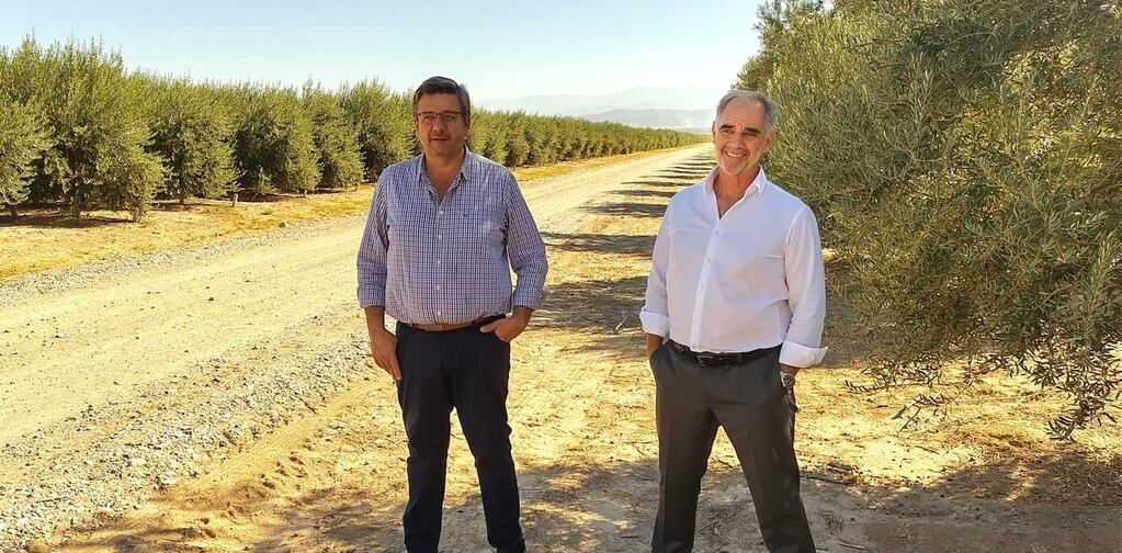 Alberto Aguilera y José Chediack en la finca El Principio, en el departamento de Sarmiento, en San Juan.