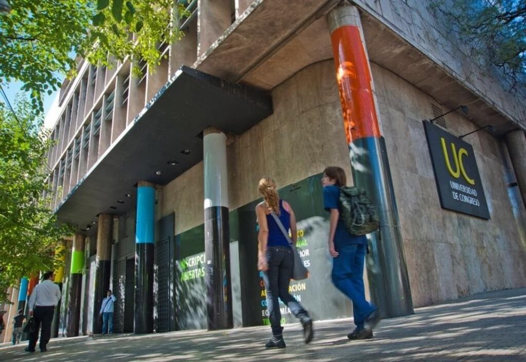 La Universidad de Congreso.