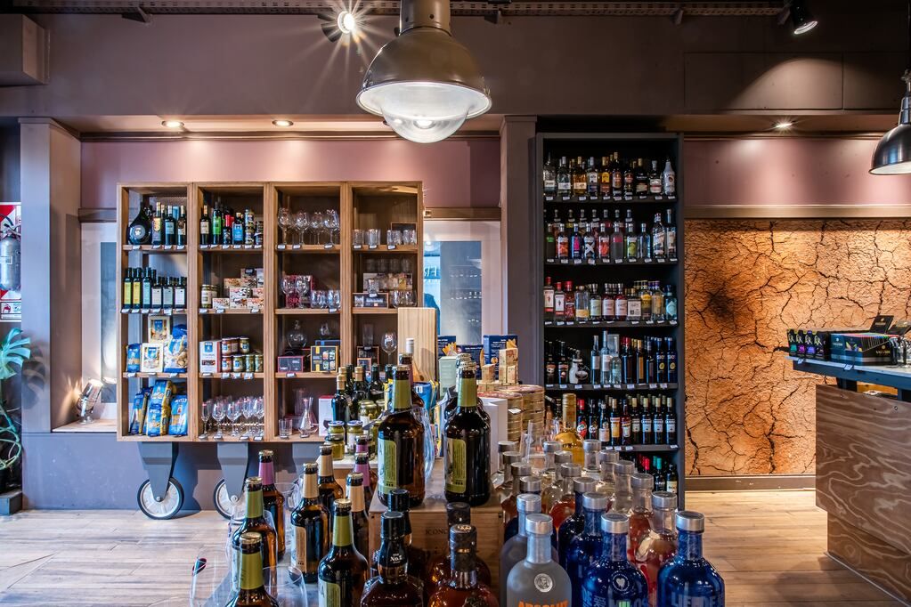 Vinotecas vacías porque cayó el consumo de vino.