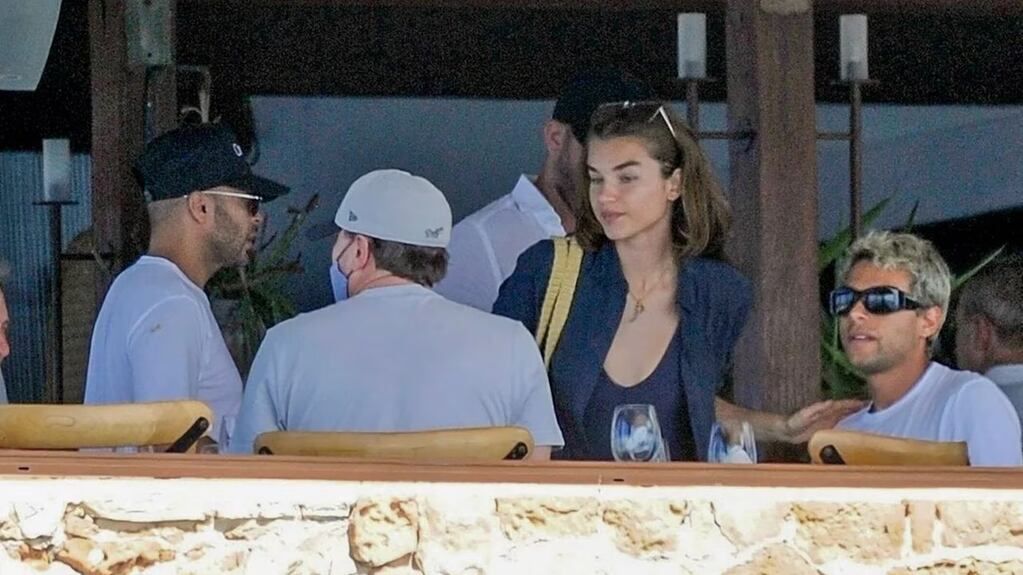 Leonardo DiCaprio y la modelo Meghan Roche, estuvieron cenando y después se fueron a un yate, sin nadie más de compañía