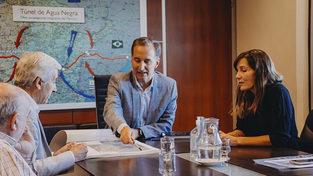 Funcionarios nacionales y provinciales.