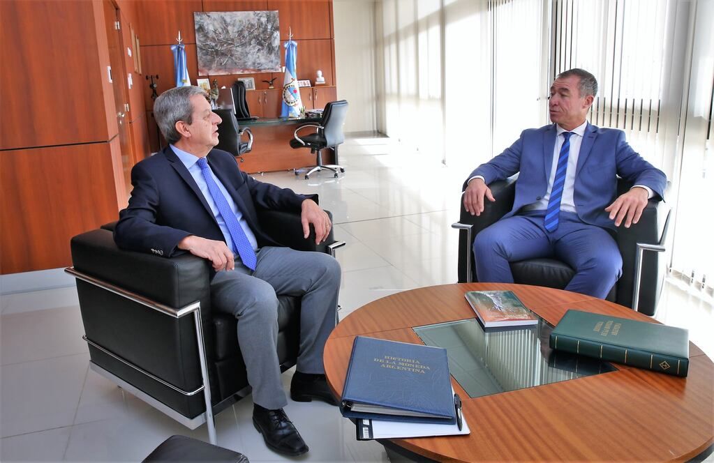 Fabían Martín visitó el lunes a su sucesor, Roberto Gattoni, para hablar de la transición. El vice electo se llevó información acerca de la estructura política de la Legislatura y el presupuesto.