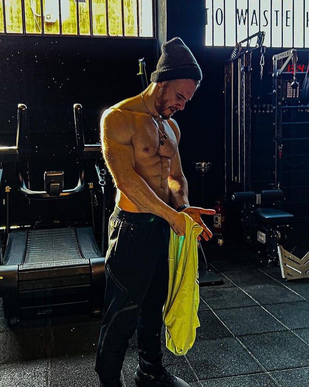 Kerem Bürsin es uno de los actores más codiciados del momento y de los más influyentes en redes sociales.