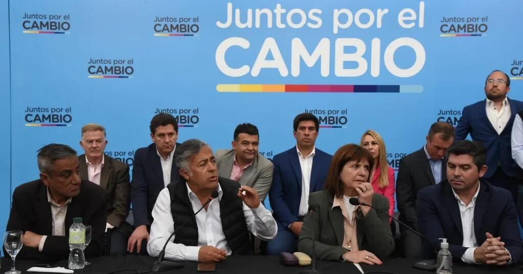 Patricia Bullrich, que hace poco pidió licencia como presidenta del PRO nacional para hacer campaña, estuvo en la provincia en septiembre y se sumó a las críticas por el cambio electoral para este año.