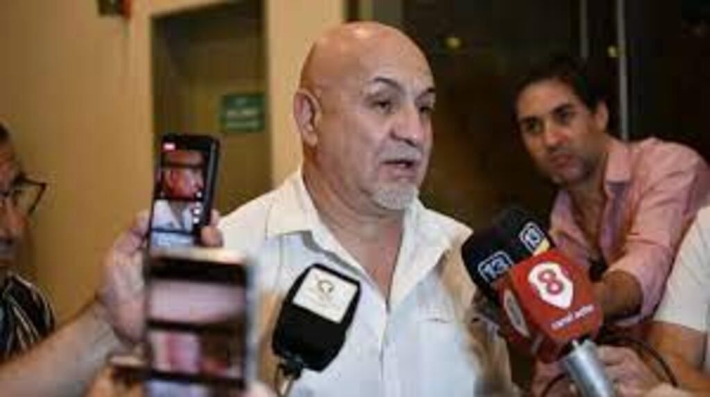 La gestión de Luis Lucero fue duramente cuestionada por los docentes autoconvocados que este año salieron a la calle a protestar por el aumento salarial acordado con el Gobierno. Lo acusan de no ser representativo.