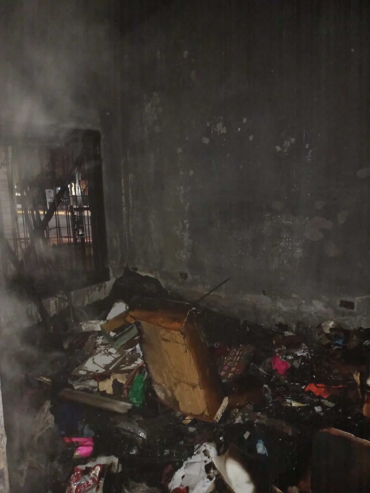 Las llamas provocaron daños totales en el dormitorio afectado. Foto: Gentileza.