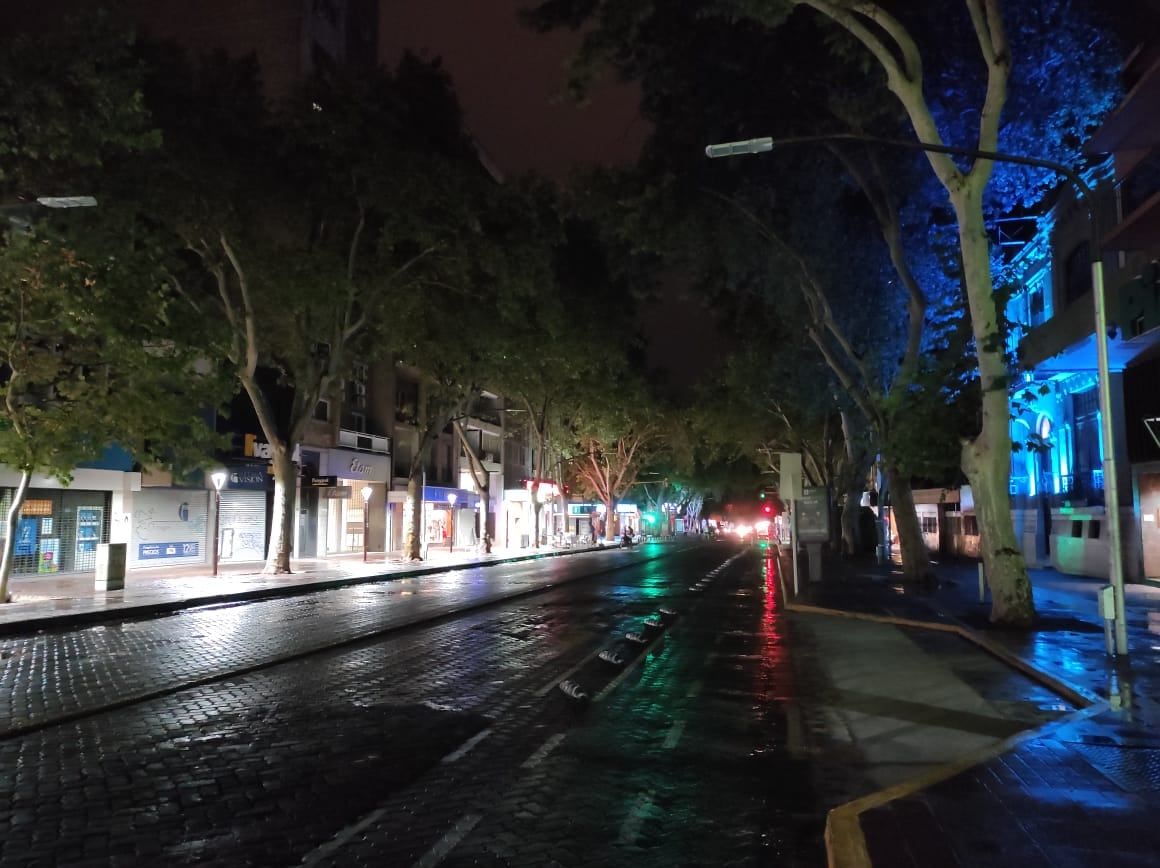 Por la fuerte tormenta eléctrica hubo cortes de luz en varias zonas del Gran Mendoza.