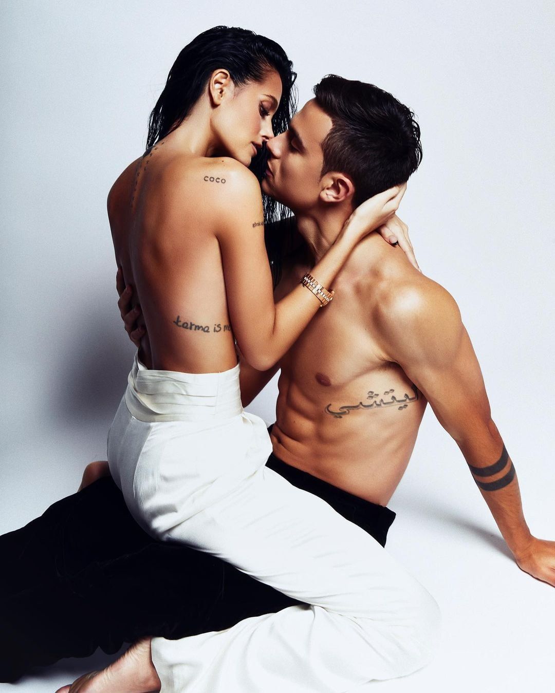 Oriana Sabatini y Paulo Dybala apasionados
Foto: Nicolas Gerardin