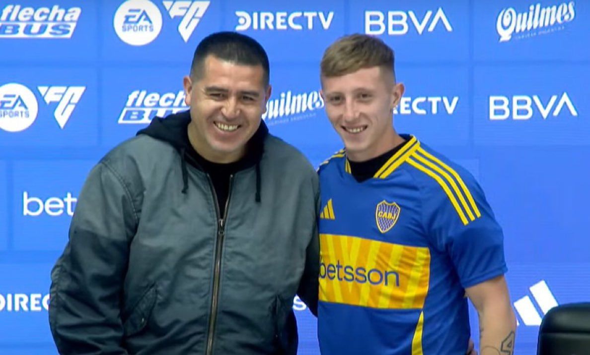 Barinaga fue presentado por Riquelme en Boca. (Gentileza X @BocaPasionTotal).